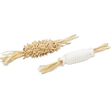 Två kattleksaker av halm och tyg