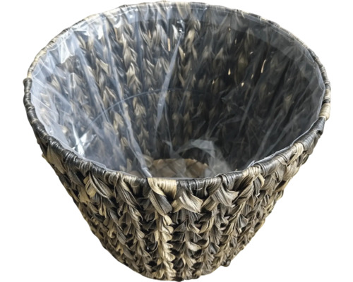 Blomkruka av flätat material med plastinsats