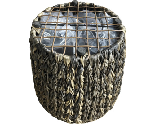 Rund planteringskruka av flätat växtmaterial med plastinsats och galler