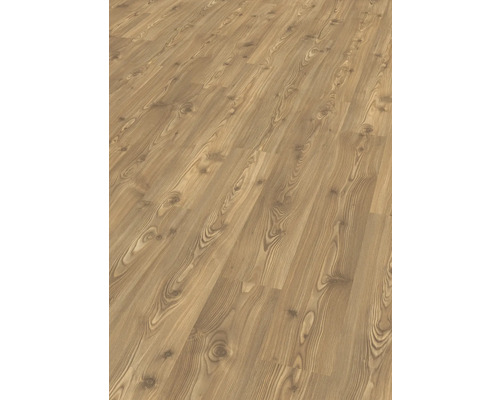 Närbild av ett laminatgolv med träutseende