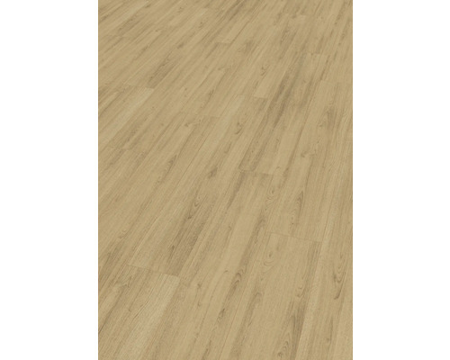 Lagt laminatgolv med träutseende.