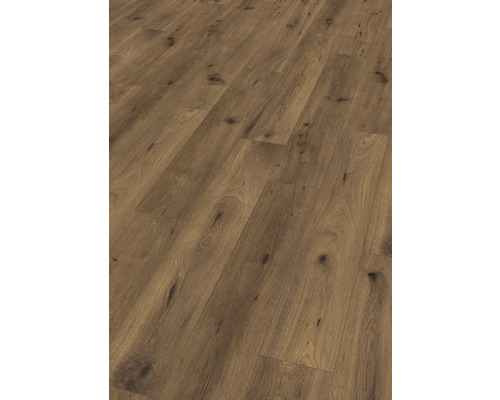 Lagt laminat med träutseende