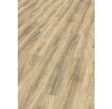 Närbild av ett lagt laminatgolv med träutseende.