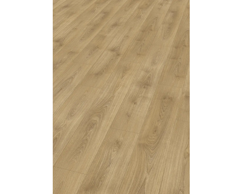 Lagt laminatgolv med träutseende