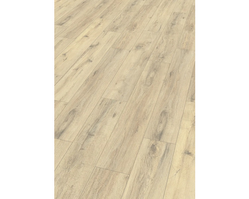 Närbild av laminatgolv med trästruktur.