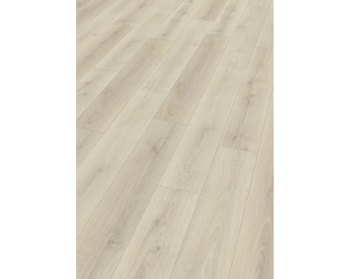 Ljust laminatgolv med träutseende