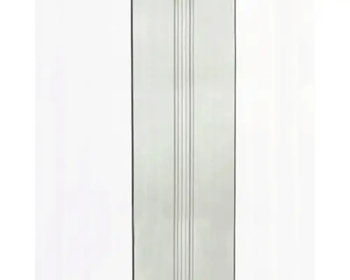 Innerdörr med fyra dekorativa linjer