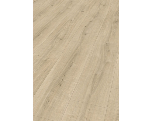 Närbild av lagt laminatgolv med träutseende