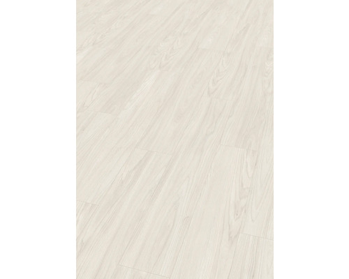 Ljust laminatgolv med träutseende för inomhusbruk.