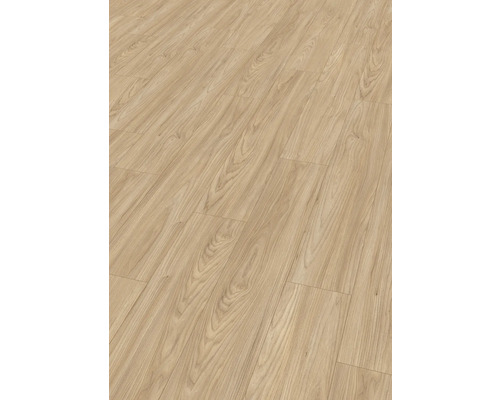 Lagt laminatgolv med trädesign