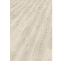 Ljust laminatgolv med träutseende.