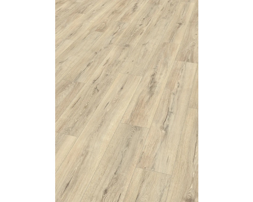 Lagt laminatgolv med träutseende