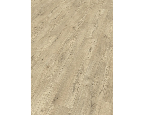 Lagt laminat med träutseende.