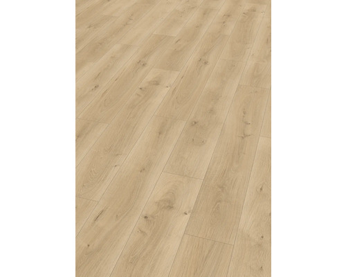 Lagt laminat med träutseende.