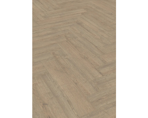 Laminatgolv lagt i fiskbensmönster