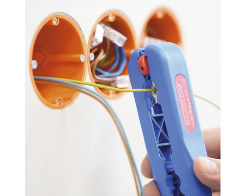 Avisoleringsverktyg används på elkablar i kopplingsdosor