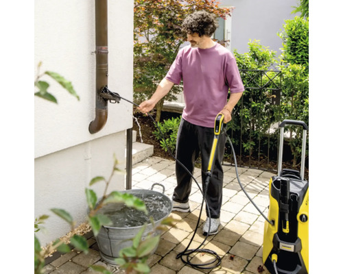 Man rengör takrännan med Kärcher högtryckstvätt