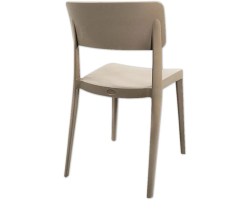 Stol med ryggstöd och fyra ben