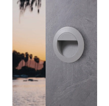 Rund LED infälld vägglampa på väggen