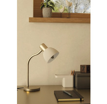 Bordsdekoration med skrivbordslampa, skrivbordsorganisatör, anteckningsbok och penna på ett skrivbord.