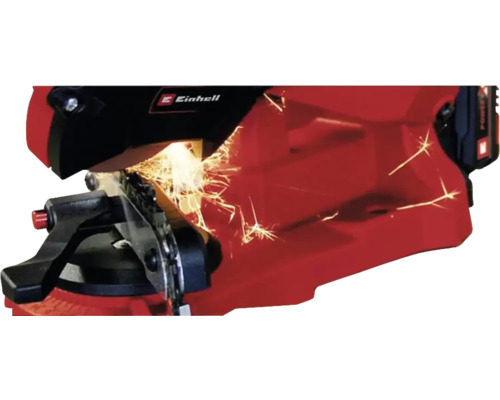 Einhell motorsågsslip i aktion med gnistor