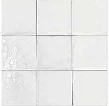 Nio kvadratiska, vita väggplattor