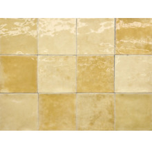 Arrangemang av keramiska plattor