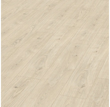 Ljust laminatgolv med träutseende.