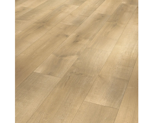 Lagt laminatgolv med träutseende