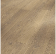 Närbild av lagt laminatgolv med trämönster