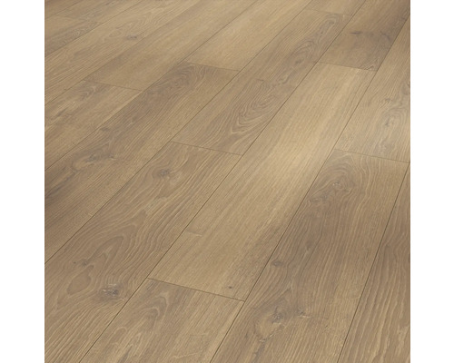 Närbild av lagt laminatgolv med trämönster