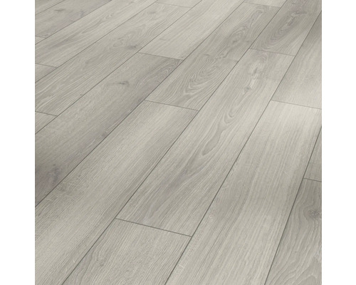 Ljust laminatgolv med träutseende