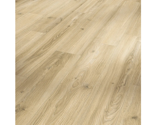 Närbild av ljust laminatgolv med träutseende