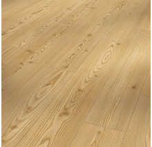 Lagt laminatgolv med trästruktur