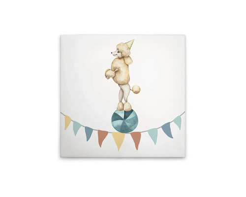 Väggbild med en pudel som balanserar på en boll och bär en partyhatt