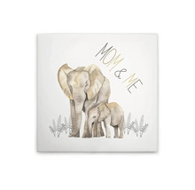 Väggbild med elefantmamma och elefantbaby och texten Mom & Me