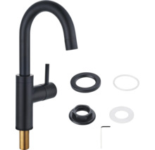 Svart vattenkran med monteringstillbehör