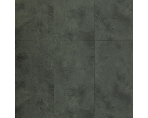 Mörka golvplattor med matt yta