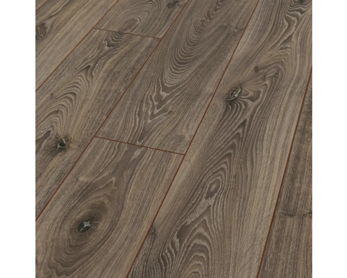 Detaljbild av ett laminatgolv med träutseende