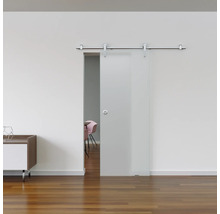 Skjutdörr i glas med beslag i ett ljust rum