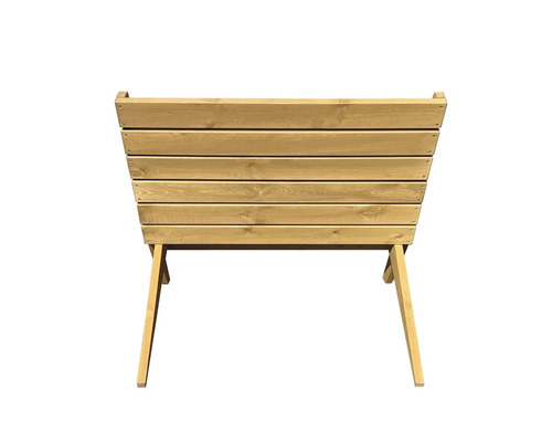 Hög träbädd med stabila fötter