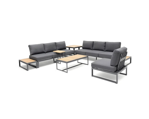 Trädgårdsset med soffor, fåtöljer och bord med träskiva och grå dynor