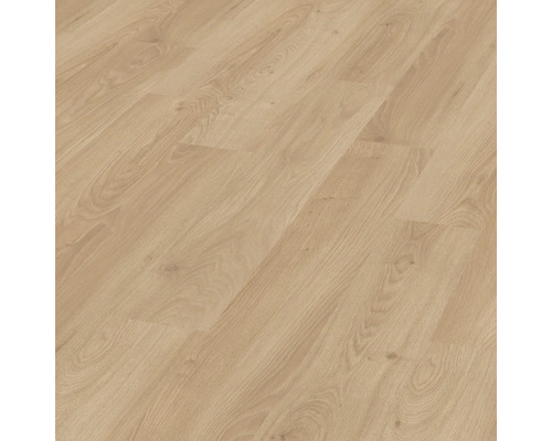 Närbild av laminatgolv med trästruktur.