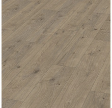 Lagt laminatgolv med träutseende