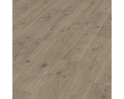 Lagt laminatgolv med träutseende