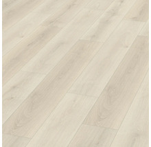 Ljust laminatgolv i plankformat