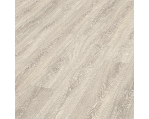 Ljust laminatgolv med träutseende lagt