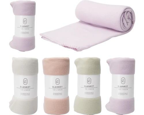 Fleecefiltar i olika färger, 130 x 160 cm, rullade och staplade.