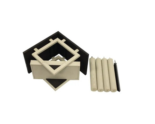 Demonterat fyrkantigt bord med bordsskiva, träram och bordsben