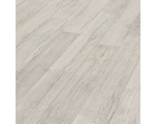 Ljust laminatgolv lagt med träutseende